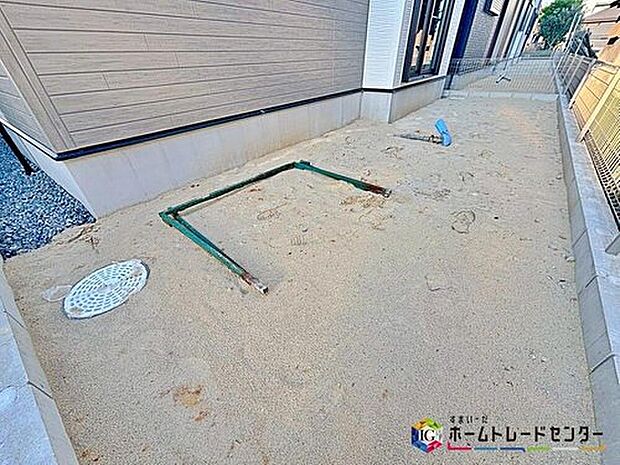 【庭】1号棟 お庭スペース☆
全棟にお庭がございます♪
小さなお子様の遊び場や、ガーデニング・家庭菜園・BBQなどお好みにお楽しみいただけます♪