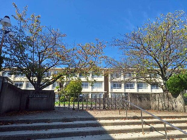 瀬戸市立萩山小学校(約1,040m)