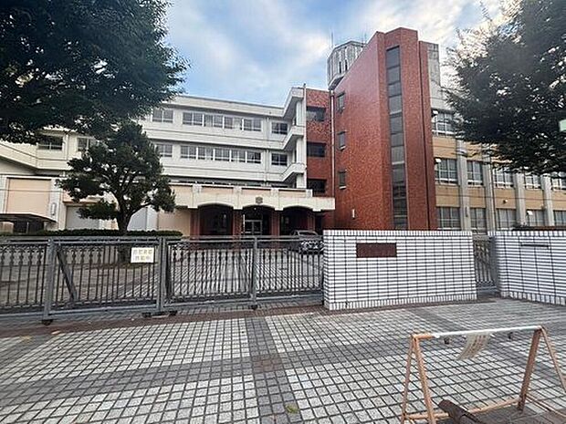 名古屋市立香流中学校（約826m）