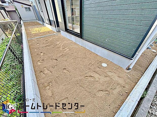 【庭】３号棟　お庭スペース☆
お庭がございます♪
小さなお子様の遊び場や、ガーデニング・家庭菜園など、お好みにおうち時間をお楽しみいただけます♪