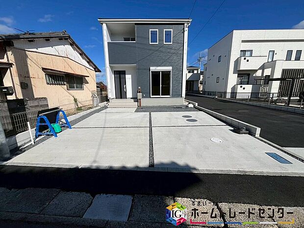 【駐車場】1号棟
全棟に並列２台駐車可能なスペースを確保しました☆
来客時も安心です♪
セカンドカー用にされてもいいですね♪
交通量が少なく、ゆとりをもって駐車できます。
駐車が必要ないスペースは他の用途多数！