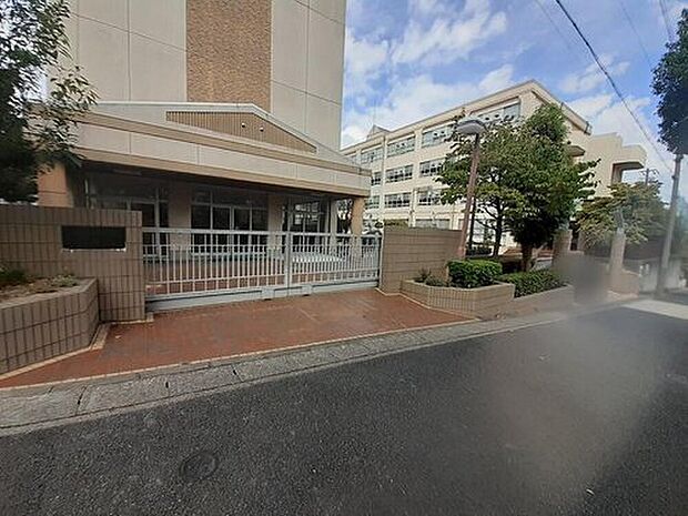 名古屋市立左京山中学校（約1,396m）