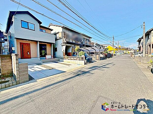 【前面道路含む現地写真】前面道路は閑静な住宅地をはしる車通りの少ない 南側約６．０mの公道です。
お車の出し入れが苦手なママや小さなお子様にも安心ですね。