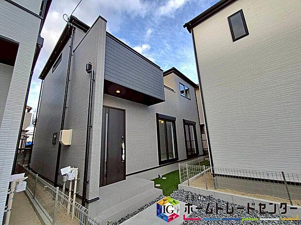 【現地外観写真】瀬戸市高根町2期4棟(写真3号棟)
道路から一歩奥に入った静かな戸建てです。外からの視線を抑え、家族だけの時間を大切にできる住まいです。