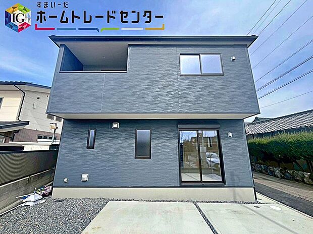 【現地外観写真】リーブルガーデン小牧原駅前 限定1棟
堂々完成しました☆
住み心地を左右する日当たりや周辺環境を、ぜひ現地でチェックしてみませんか。