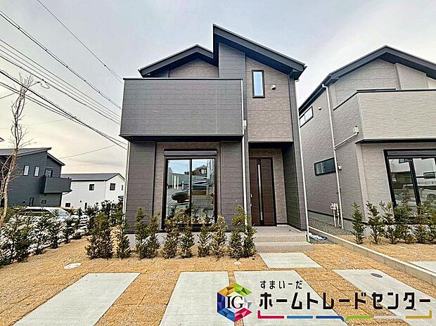 【現地外観写真】天白区土原3期 全4棟(写真4号棟)
堂々完成しました☆ご案内可能です♪小学校徒歩14分、中学校徒歩9分!毎日の通学も近くて安心です。