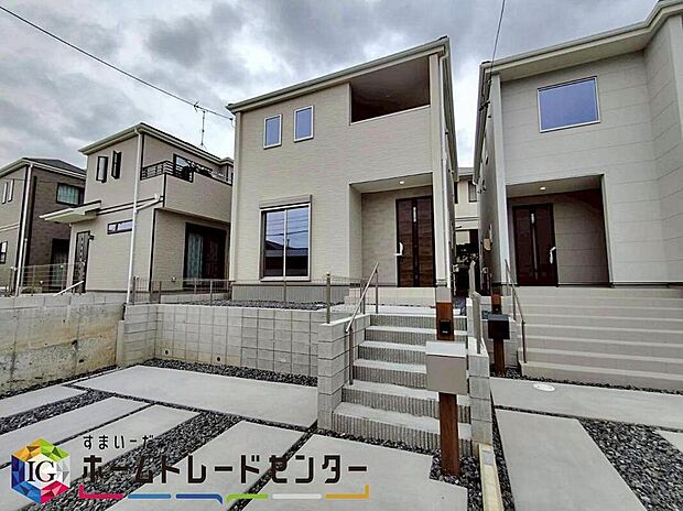 【現地外観写真】小牧市久保一色　全２棟（写真２号棟）
堂々完成しました☆ご案内可能です♪
「田県神社前」駅まで徒歩5分の好立地！毎日の通勤・通学に便利です！