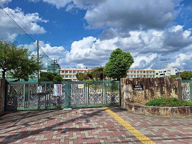 名古屋市立北陵中学校（約650m）