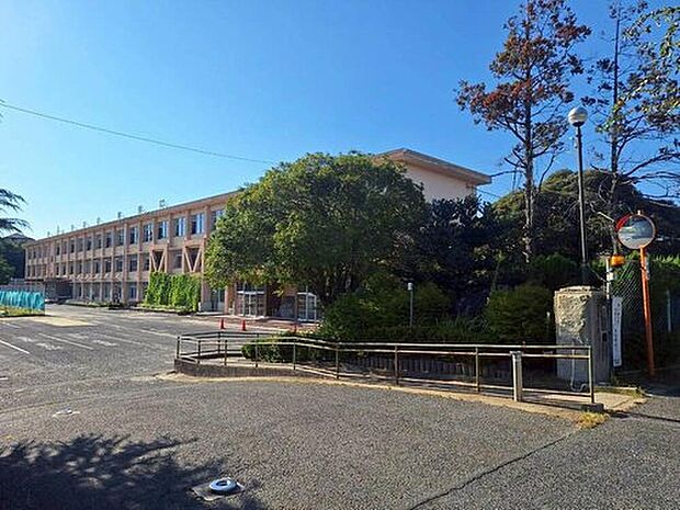 瀬戸市立南山中学校（約2,000m）