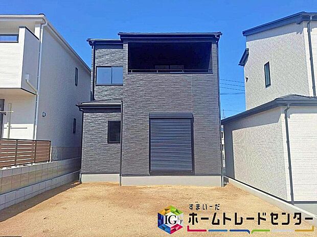 【現地外観写真】瀬戸市品野町６期２棟（写真１号棟）
小学校まで徒歩5分！お子様の日々の通学も安心の距離！学校からの帰りが遅くなっても近いので安心！