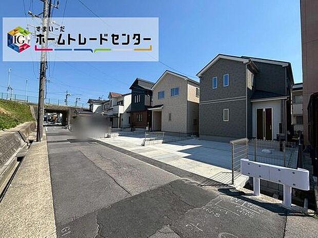 【前面道路含む現地写真】前面は、北側約６．０ｍの道路です。
ゆとりがあり、駐車も落ち着いて行える環境になっています。