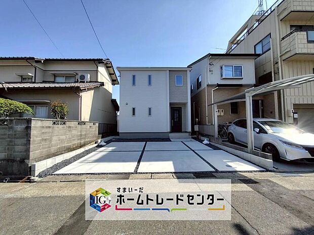 【現地外観写真】３台駐車、南向き♪耐震３☆
飯田グループホールディングス唯一の販売専門会社のホームトレードセンターの社員が直接、当物件をご案内いたします。