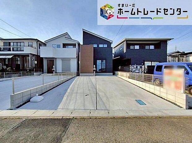 【駐車場】2号棟 駐車スペース
3台駐車可能なスペースを確保しました☆
来客時やセカンドカー用にされてもいいですね♪
交通量が少なく、ゆとりをもって駐車できます。
駐車が必要ないスペースは他の用途多数!