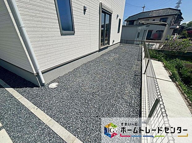 【庭】５号棟　お庭スペース☆
全ての号棟にお庭がございます☆
マンションにはない戸建てならではのメリットです！
好きなお花でお庭をいっぱいに！
お子様やペットの遊び場にも♪