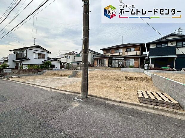 【現地外観写真】春日井市岩成台5丁目 全3棟
2026年8月下旬完成予定☆
小・中学校が徒歩圏内で、毎日のお子様の通学も安心!子育て世代にオススメのエリアです。