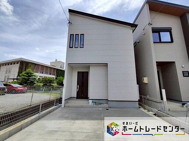 【現地外観写真】小牧市第５小牧　全２棟（写真２号棟）
堂々完成しました☆ご案内可能です♪
お問い合わせはお気軽に、ホームトレードセンター株式会社まで！