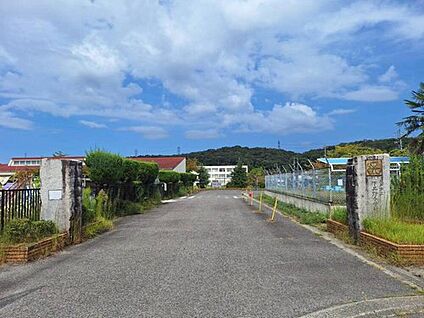 瀬戸市立下品野小学校 1700m(徒歩22分)