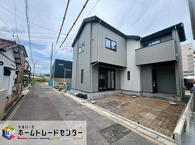 【前面道路含む現地写真】前面は、交通量の少ない西側約4.2mの公道です。
ゆとりがあり、駐車も落ち着いて行える
環境になっています。