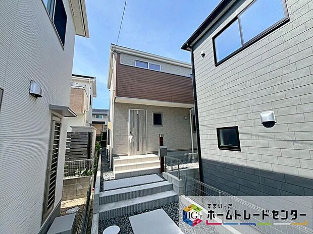 【現地外観写真】瀬戸市松原町三丁目 全2棟(写真2号棟)
堂々完成しました☆ご案内可能です♪
名鉄瀬戸線「水野」駅徒歩4分の好立地♪
並列2台駐車可能、お庭付き♪
お問い合わせはお気軽に!