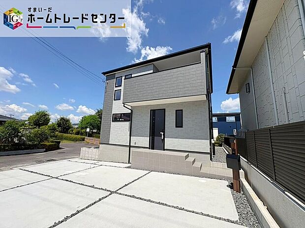 【現地外観写真】新築ならではの美しい外観が魅力の住まい。
すっきりとしたデザインで、長く愛着を持って暮らせそうですね♪