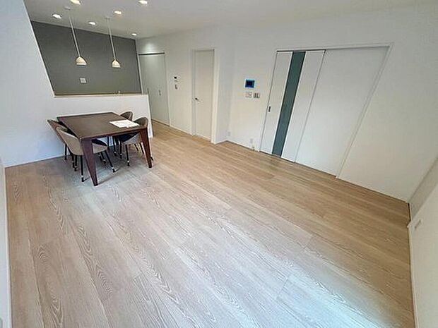 【リビング】LDKはご家族みんなが揃う大切な空間です!
テーブルやソファ、カーテン選び、レイアウトを考えるのも楽しみですね♪