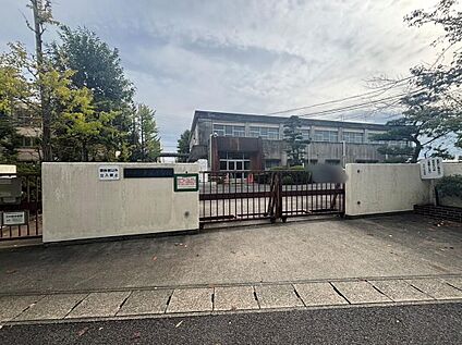 小牧市立本庄小学校 550ｍ(徒歩7分)