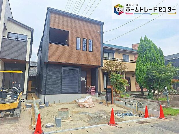【現地外観写真】小牧市久保本町 全2棟(写真2号棟)
ご好評につき、早くも残り1棟!
☆飯田グループホールディングス唯一の販売専門会社のホームトレードセンターの社員が直接、当物件をご案内いたします。