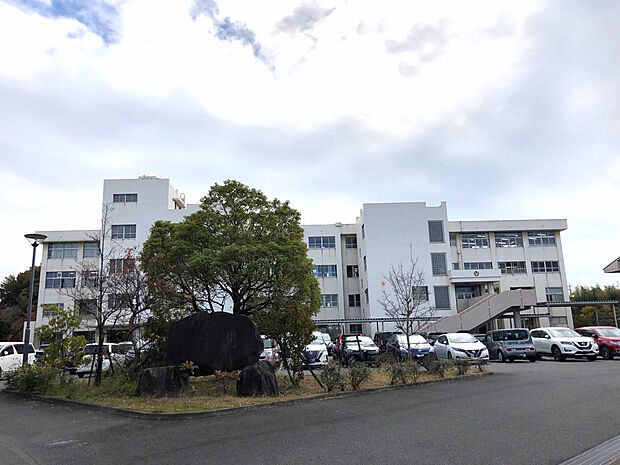 八幡中学校（約1,400m）