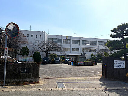 富木島小学校 850m