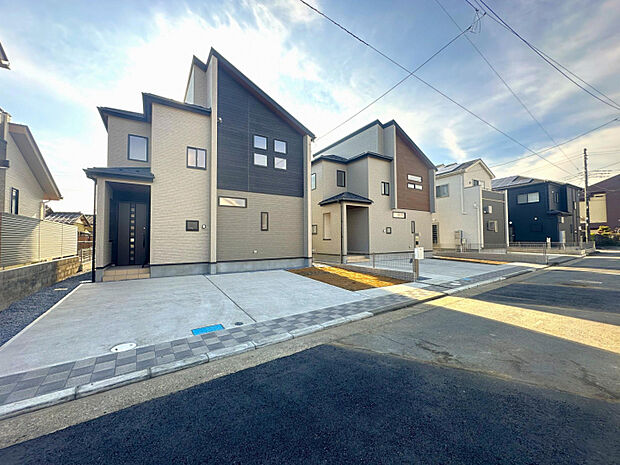 【当社売主物件】12月完成！　手前から（2）号棟、（1）号棟