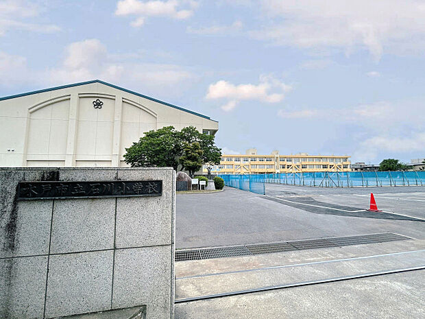 石川小学校　徒歩9分