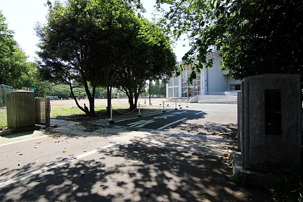 牛久小学校　徒歩20分
