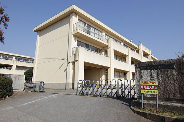 牛久市立岡田小学校（約2,000m）