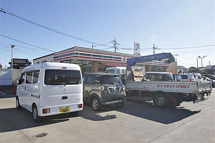 セブンイレブン取手青柳店 557m