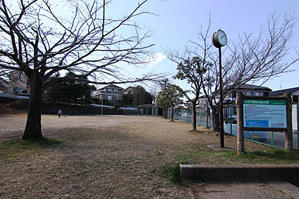 みどり野第二街区公園 249m
