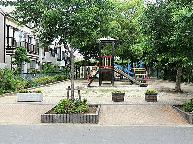 江戸川一丁目公園(約710m)