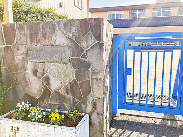 越谷市立南越谷小学校(約748m)