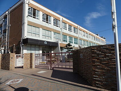名古屋市立金城小学校 721m
