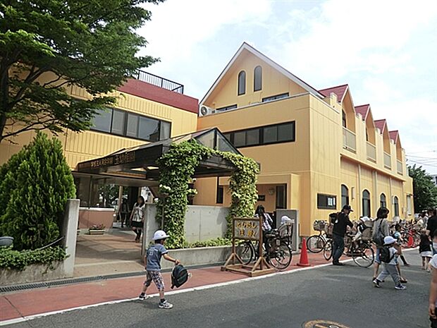 玉幼稚園(約220m)