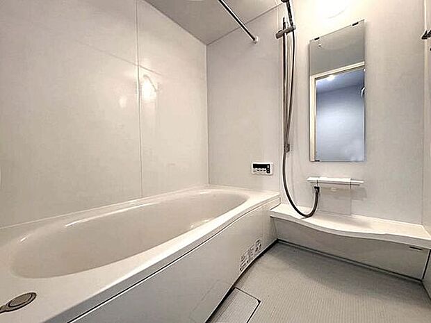 【浴室】■バスルーム(1号棟)■
浴室暖房乾燥機&保温浴槽。清潔感あふれるバスルームは一日の疲れを癒してくれます。くつろぎのひと時をお過ごしください*。+