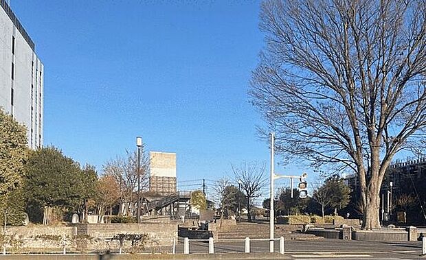 新都心東広場(約812m)