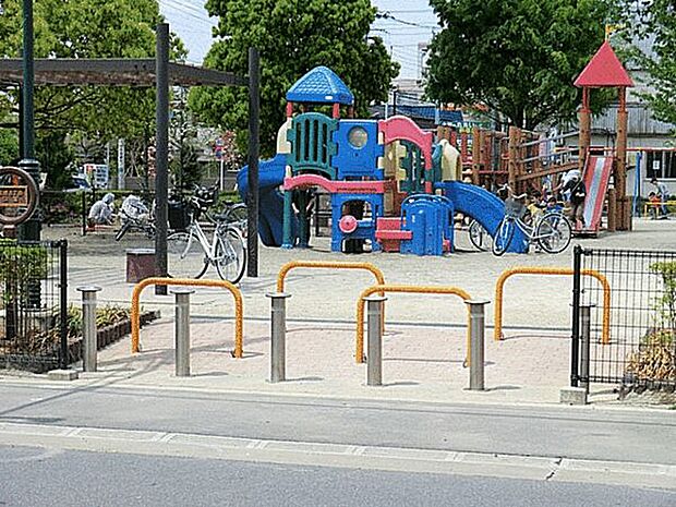 飯塚3丁目公園(約378m)