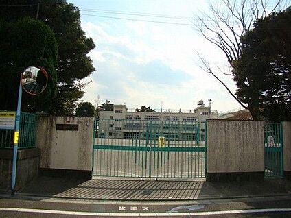 杉並区立久我山小学校 1035m