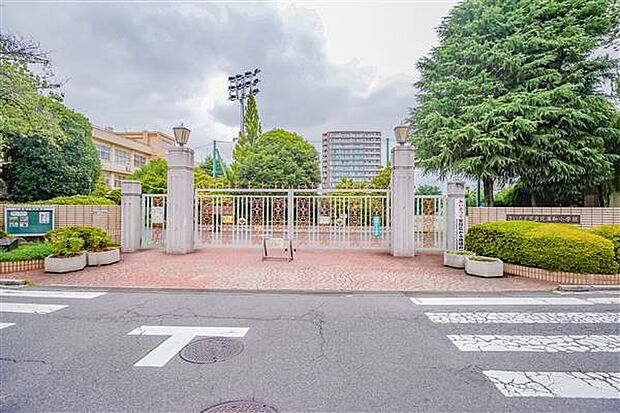 さいたま市立北浦和小学校(約387m)