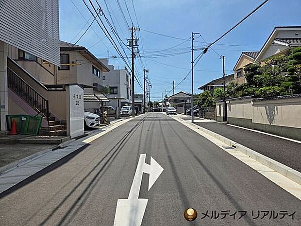 【前面道路】完成時をイメージできるよう、ショールームでの「建物プレゼンテーション」のご予約も承ります♪(北側道路)