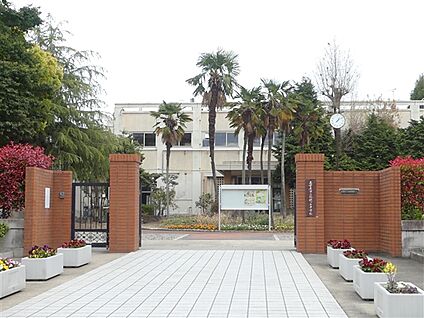 名古屋市立瑞穂ヶ丘中学校 575m