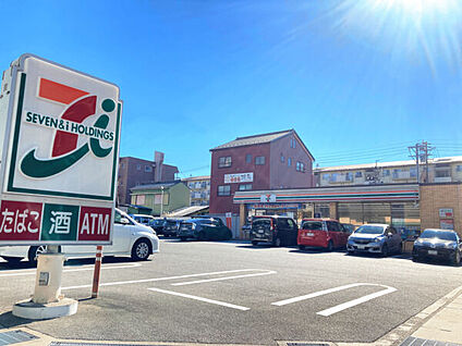 セブンイレブン名古屋畑江通8丁目店 285m