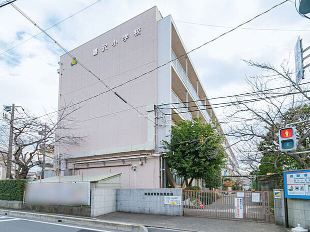 戸田市立喜沢小学校(約348m)