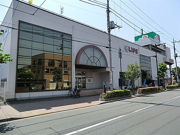 ライフ竹の塚店(約764m)