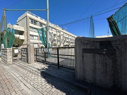 葛飾区立上平井中学校 338m